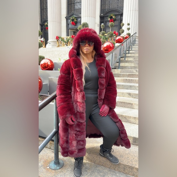Luxurious Burgundy Faux Fur Coat With Hood - Picture 4 of 7